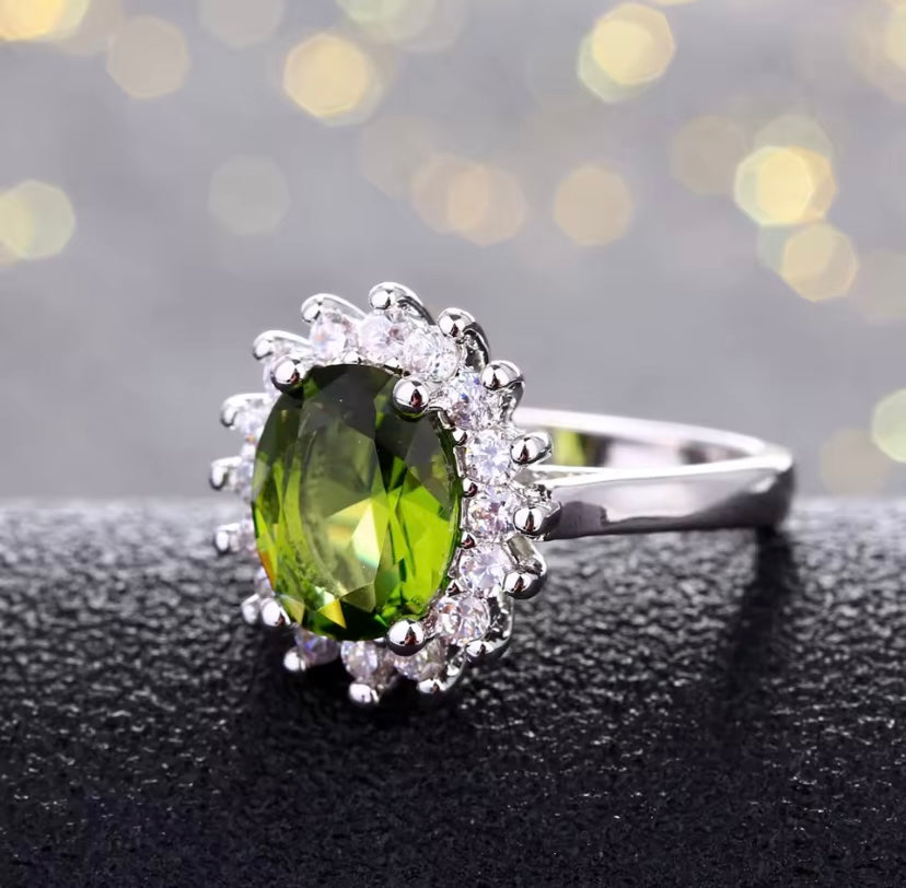 Anillo de Plata con Olivino – Renovación, Luz y Equilibrio