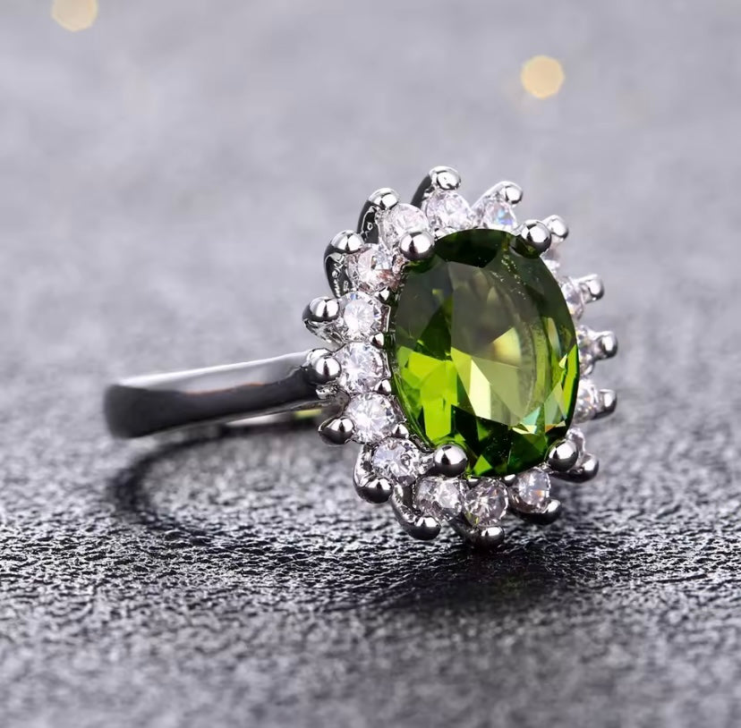 Anillo de Plata con Olivino – Renovación, Luz y Equilibrio