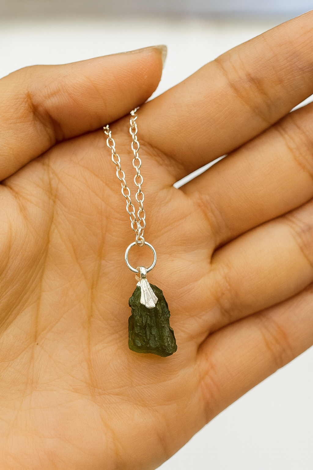 Collar de Moldavita Auténtica en Plata – Joya Espiritual de Alta Vibración