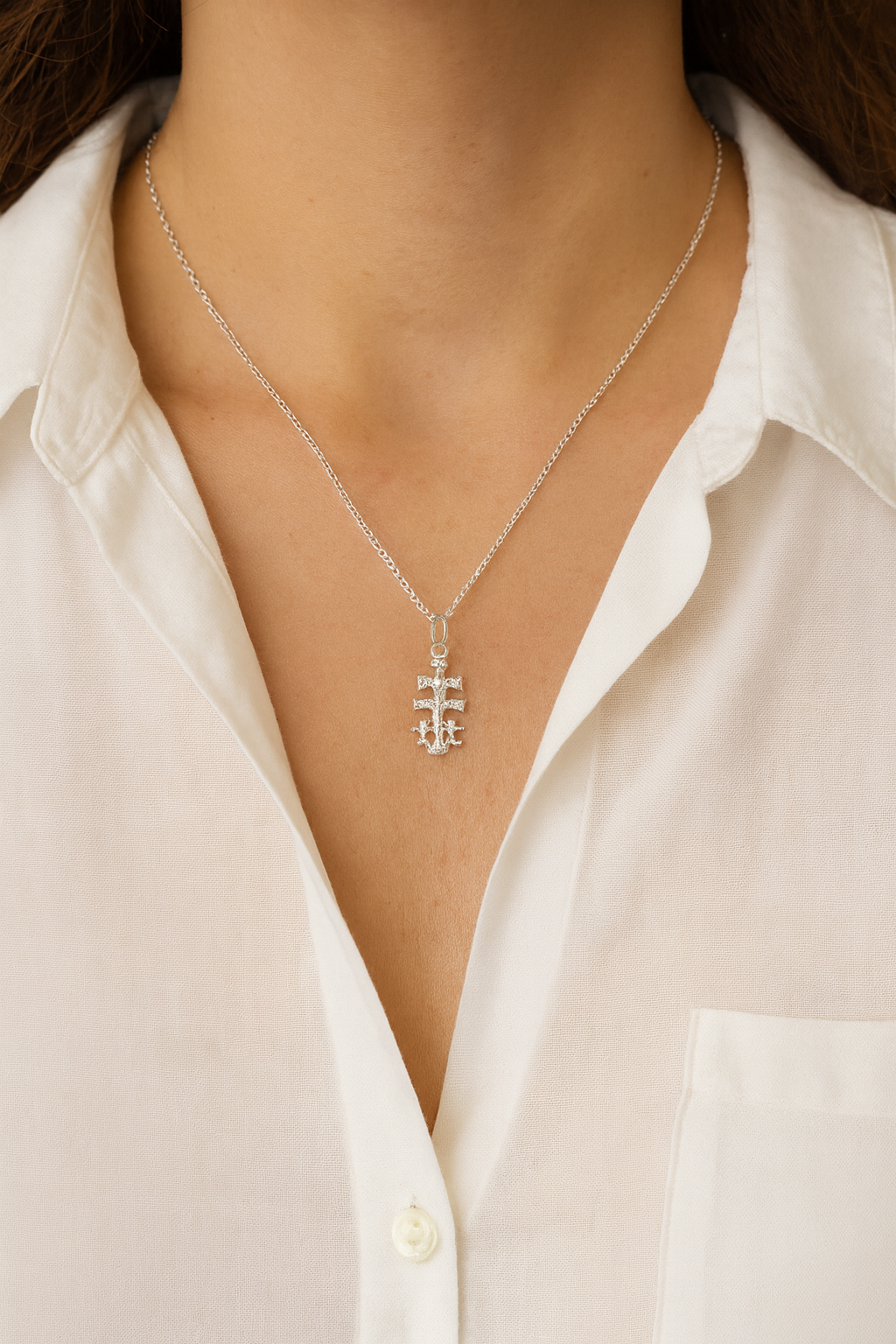 Colgante de Plata con Cruz de Caravaca – Amuleto de Protección y Fe Espiritual