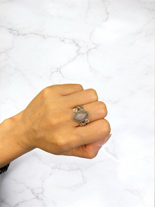 Anillo de Plata con Cuarzo Rosa – Amor, Dulzura y Elegancia Natural