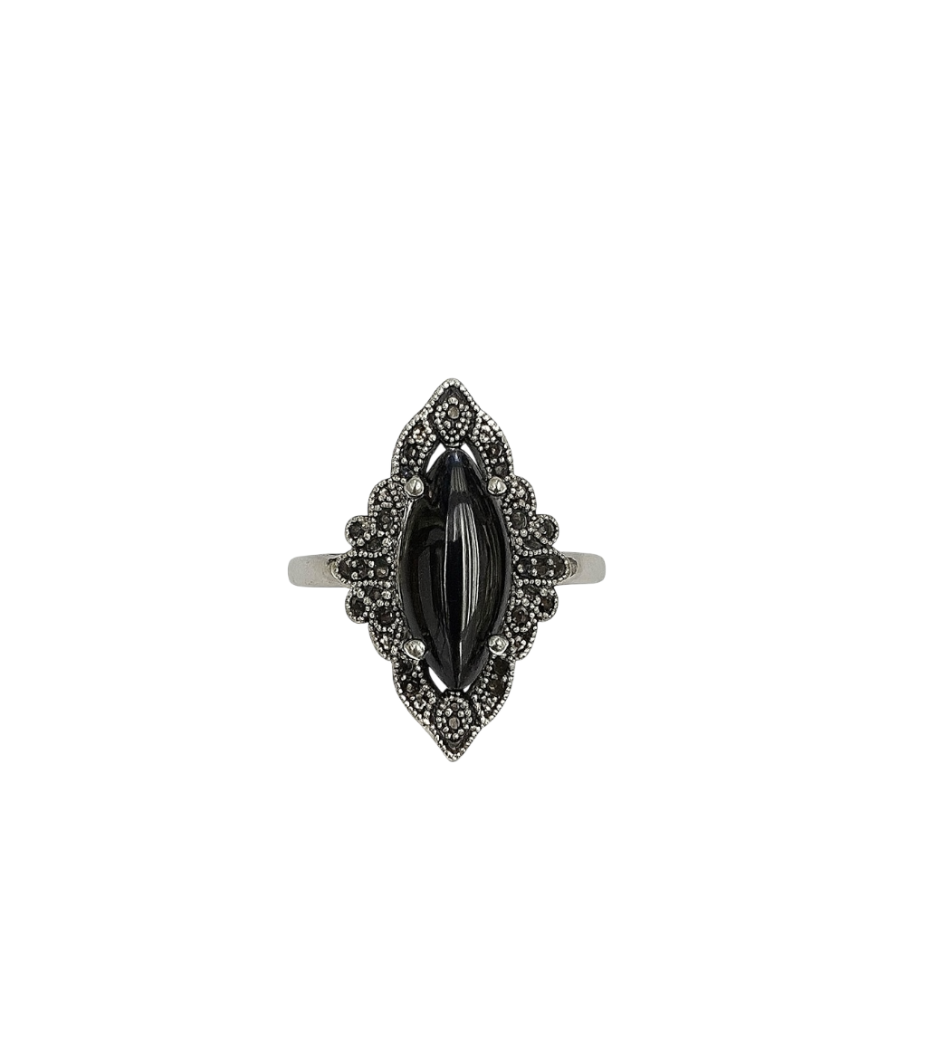 Anillo de Plata con Mineral Ónix – Elegancia y Protección